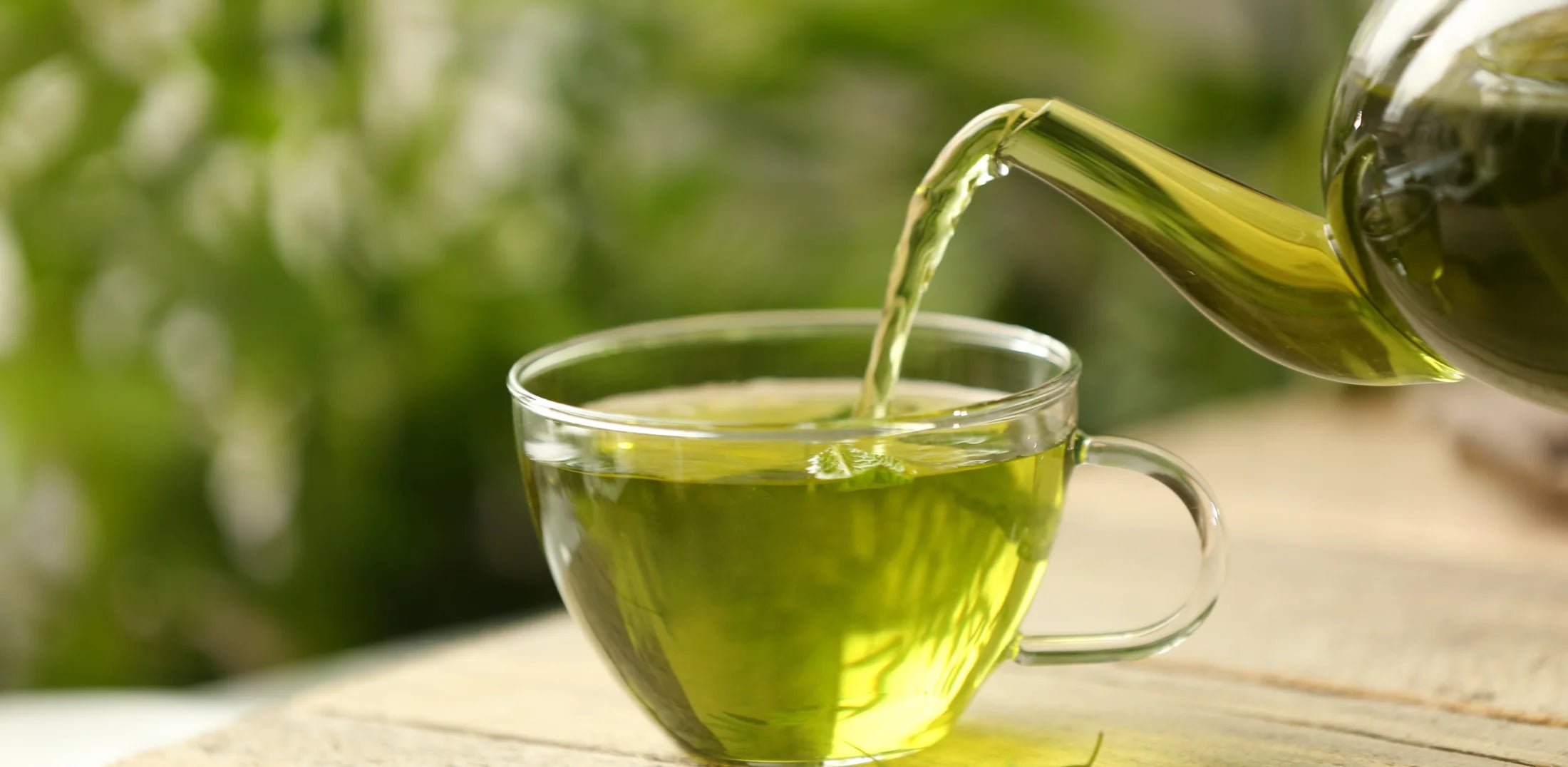 ¿Qué hace el té verde en el cuerpo y por qué tantas personas lo toman a diario?